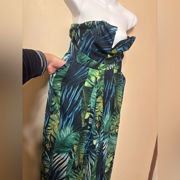 Leaf Patterned fashion nova Jumpsuit Sz L - Picture 9 of 10